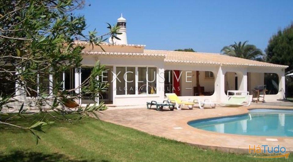 Moradia V5 com piscina, grande terreno para venda no Penina Golfe, Algarve