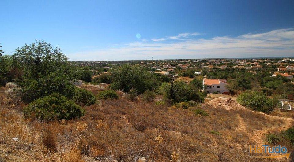 Terreno para construção de empreendimento de 14 moradias em banda à venda, Almancil no centro do Algarve