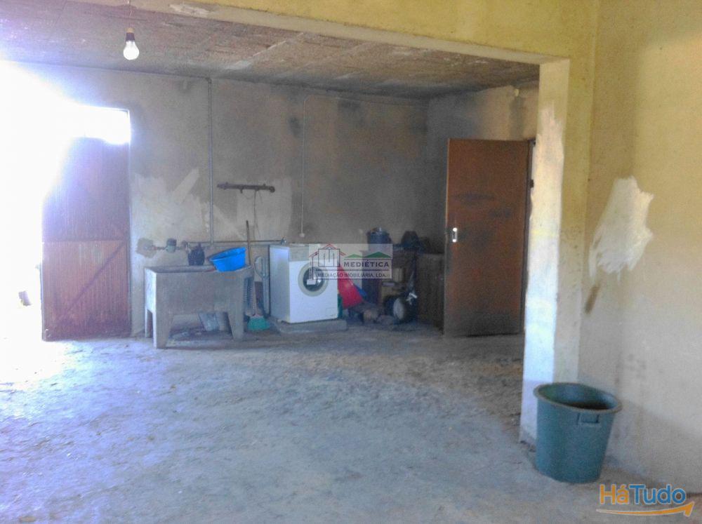 Moradia com 3 pisos e quintal - junto ao Santuário dos Cerejais! Moradia com 3 pisos e quintal - junto ao Santuário dos Cerejais!
