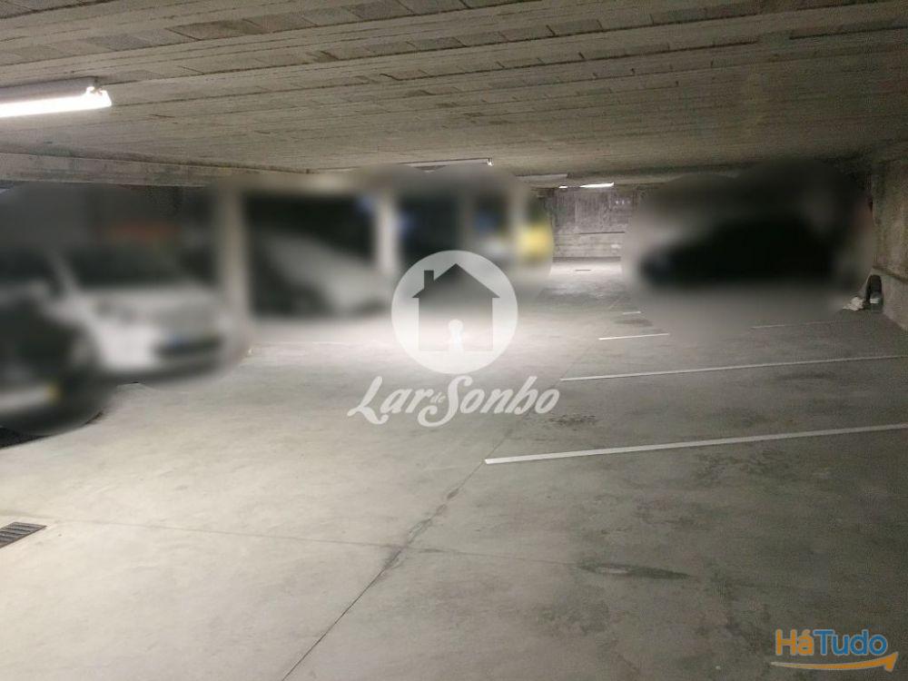 Parque de estacionamento interior p/ 40 carros a 50m da Marina da Póvoa de Varzim Parque de estacionamento interior p/ 40 carros a 50m da Marina da Póvoa de Varzim