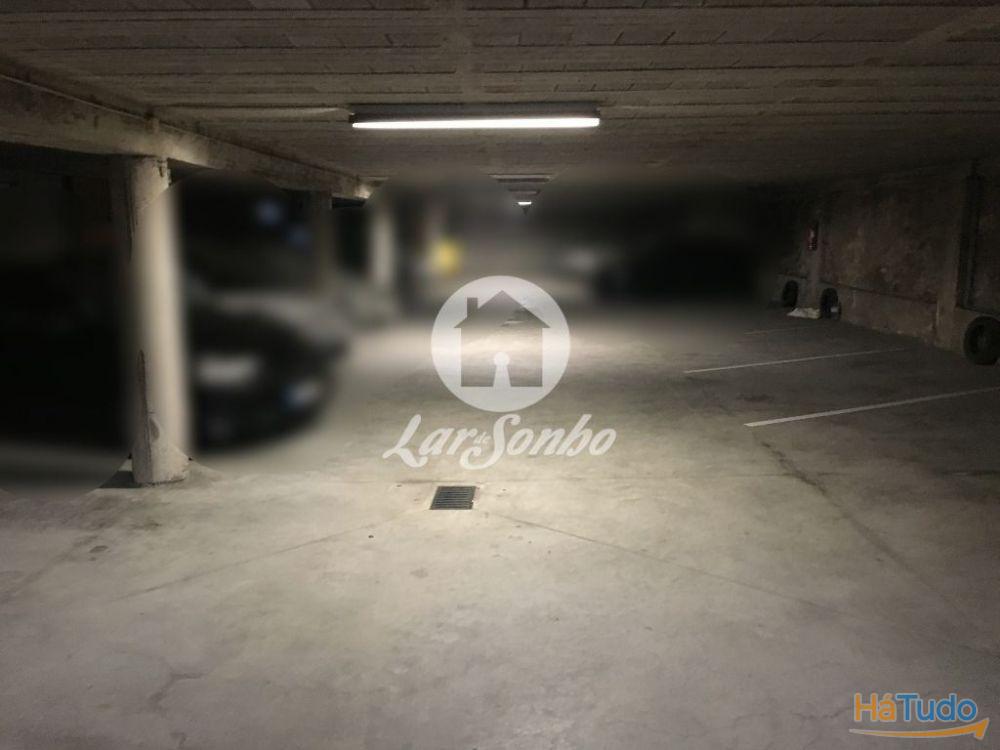 Parque de estacionamento interior p/ 40 carros a 50m da Marina da Póvoa de Varzim Parque de estacionamento interior p/ 40 carros a 50m da Marina da Póvoa de Varzim