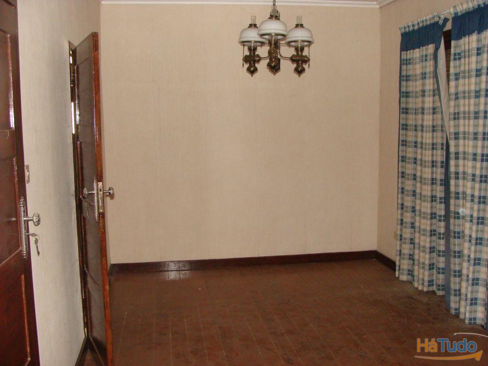 Moradia geminada T3 para recuperar