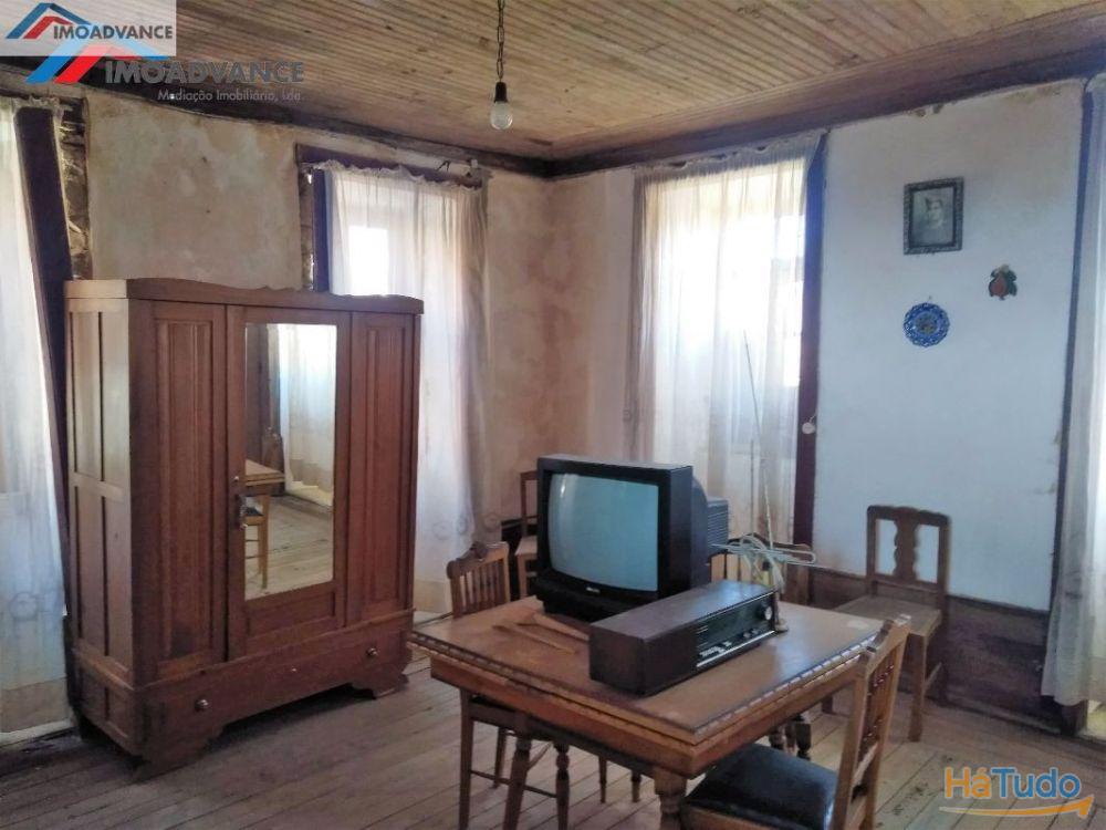 Moradia M4 para Reabilitar situada a 14 kms de Coimbra Moradia M4 para Reabilitar situada a 14 kms de Coimbra