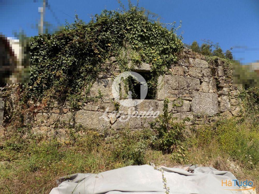 Moradia em ru�nas com terreno de 778 m2  - Jesufrei