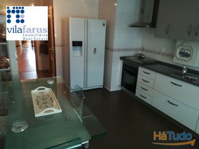 T4 na baixa de Faro com dois lugares de estacionamento T4 na baixa de Faro com dois lugares de estacionamento