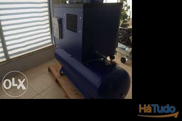 Compressor De Parafuso 300lt 10HP MICHELIN Compressor De Parafuso 300lt 10HP MICHELIN