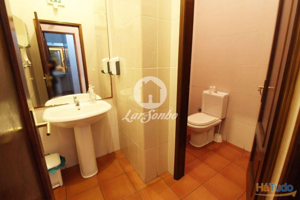 Restaurante c/ 223m2 a 50 metros da praia e terraço c/40m2 - Aver-o-mar Restaurante c/ 223m2 a 50 metros da praia e terraço c/40m2 - Aver-o-mar