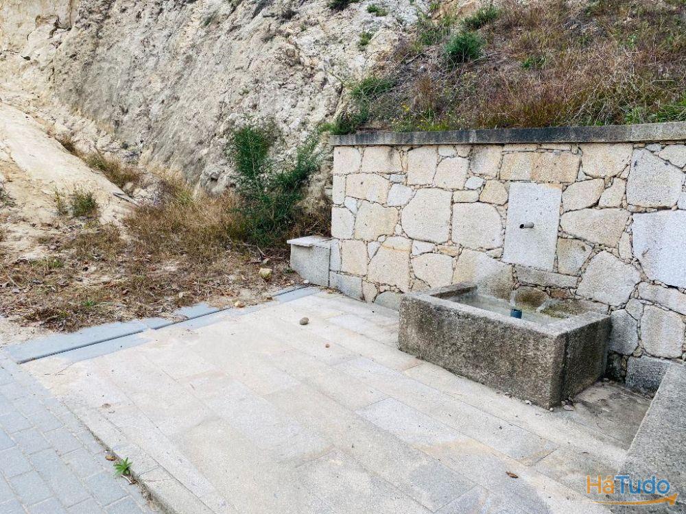 Terreno com 2600m2 de construção em Tamel S. Fins Terreno com 2600m2 de construção em Tamel S. Fins