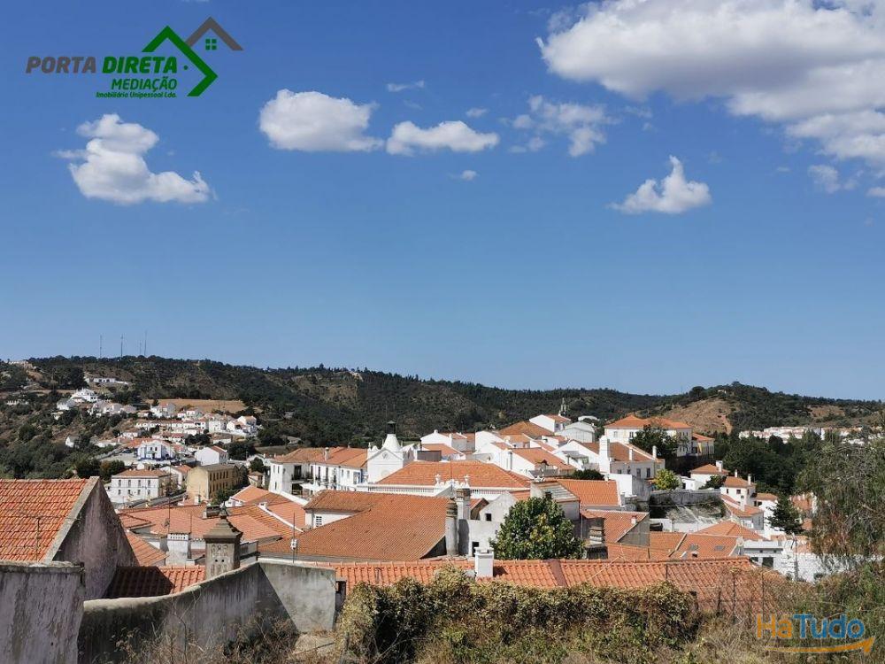 T2 + 2 Moradia, vista rio, Garagem, terreno, centro.