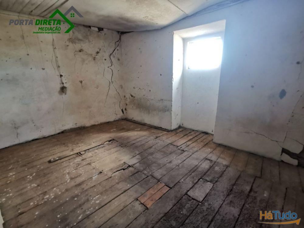 T2 + 2 Moradia, vista rio, Garagem, terreno, centro.