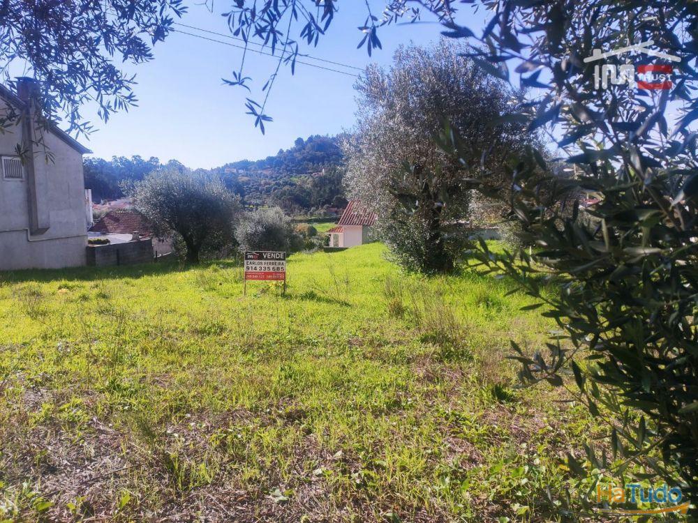 Terreno com possibilidade de construção a 2 Km da Cidade de Ourém Terreno com possibilidade de construção a 2 Km da Cidade de Ourém