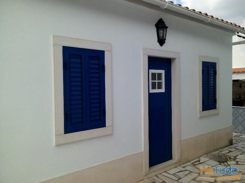 *** Conjunto de 3 moradias térreas com logradouro comum, localizadas na Vila de Mora. *** Conjunto de 3 moradias térreas com logradouro comum, localizadas na Vila de Mora.