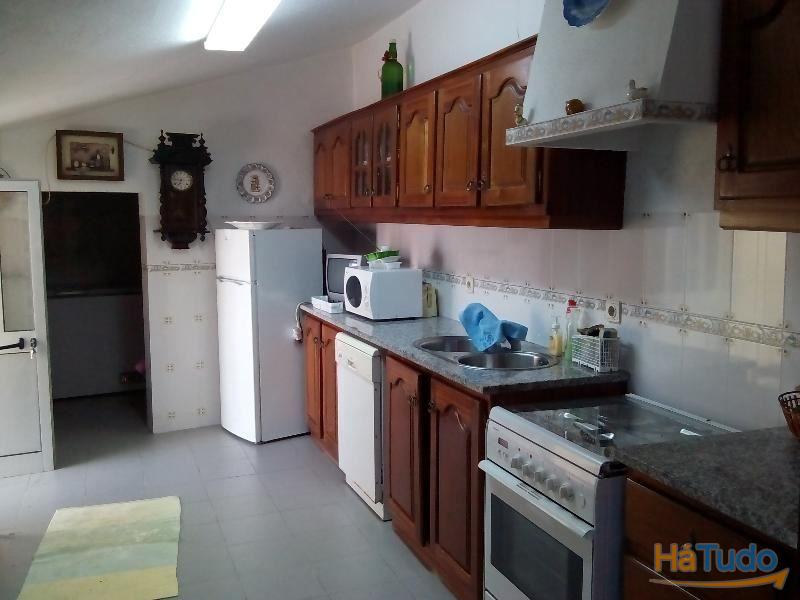 *** Conjunto de 3 moradias térreas com logradouro comum, localizadas na Vila de Mora. *** Conjunto de 3 moradias térreas com logradouro comum, localizadas na Vila de Mora.