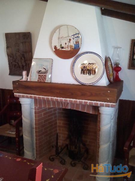 *** Conjunto de 3 moradias térreas com logradouro comum, localizadas na Vila de Mora. *** Conjunto de 3 moradias térreas com logradouro comum, localizadas na Vila de Mora.