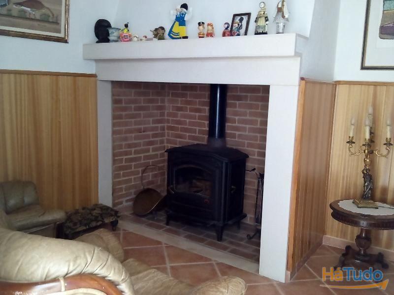 *** Conjunto de 3 moradias térreas com logradouro comum, localizadas na Vila de Mora. *** Conjunto de 3 moradias térreas com logradouro comum, localizadas na Vila de Mora.