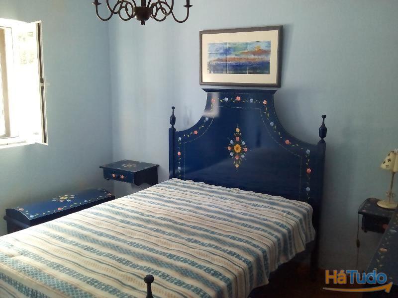 *** Conjunto de 3 moradias térreas com logradouro comum, localizadas na Vila de Mora. *** Conjunto de 3 moradias térreas com logradouro comum, localizadas na Vila de Mora.