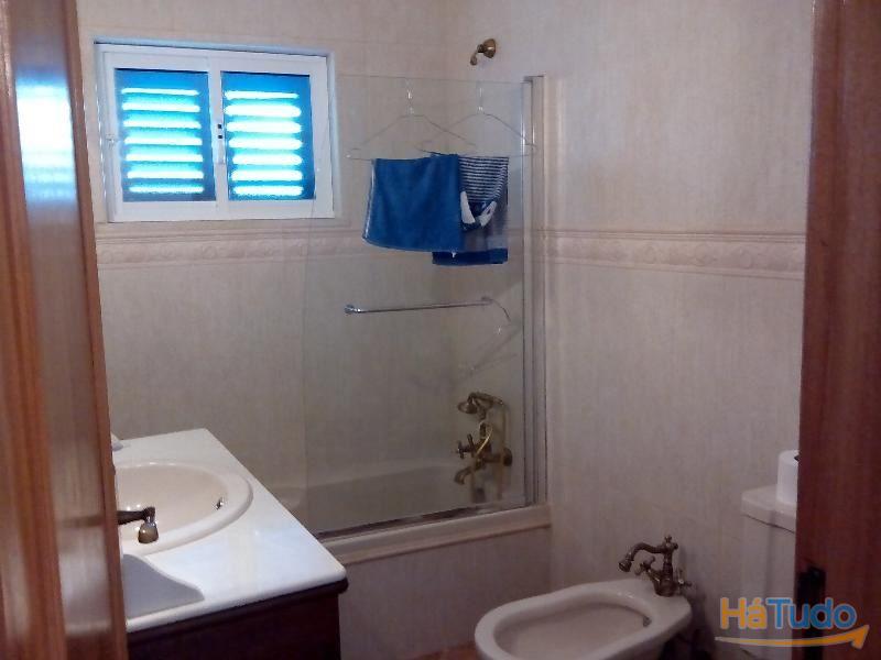 *** Conjunto de 3 moradias térreas com logradouro comum, localizadas na Vila de Mora. *** Conjunto de 3 moradias térreas com logradouro comum, localizadas na Vila de Mora.