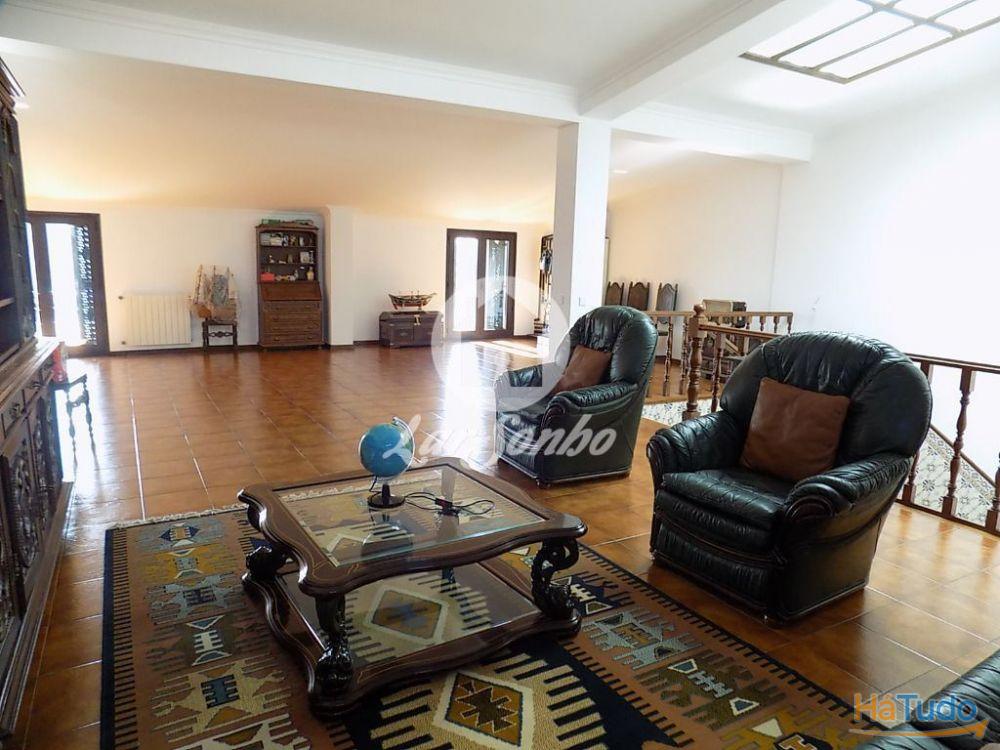 Moradia M6 c/ garagem fechada e jardim localizada na zona PRIME da Povoa de Varzim Moradia M6 c/ garagem fechada e jardim localizada na zona PRIME da Povoa de Varzim