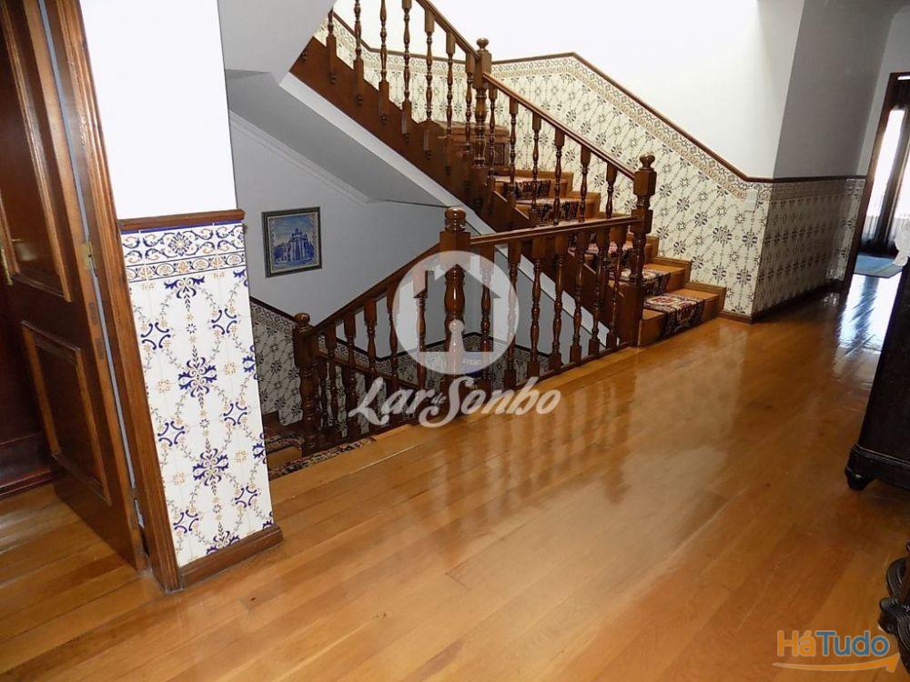 Moradia M6 c/ garagem fechada e jardim localizada na zona PRIME da Povoa de Varzim Moradia M6 c/ garagem fechada e jardim localizada na zona PRIME da Povoa de Varzim