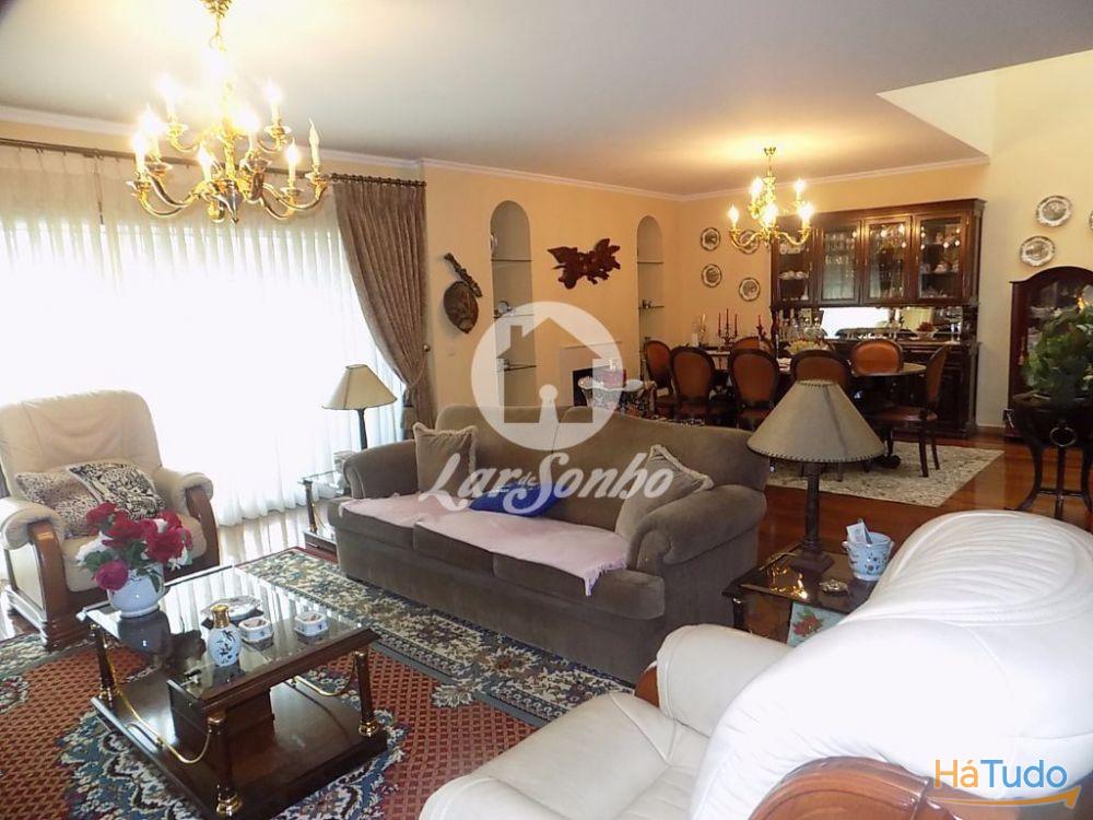 Moradia M4 c/ garagem fechada a 5 minutos do centro Moradia M4 c/ garagem fechada a 5 minutos do centro