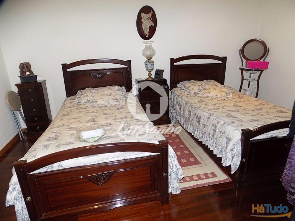 Moradia M4 c/ garagem fechada a 5 minutos do centro Moradia M4 c/ garagem fechada a 5 minutos do centro