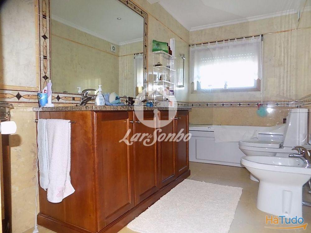 Moradia M4 c/ garagem fechada a 5 minutos do centro Moradia M4 c/ garagem fechada a 5 minutos do centro