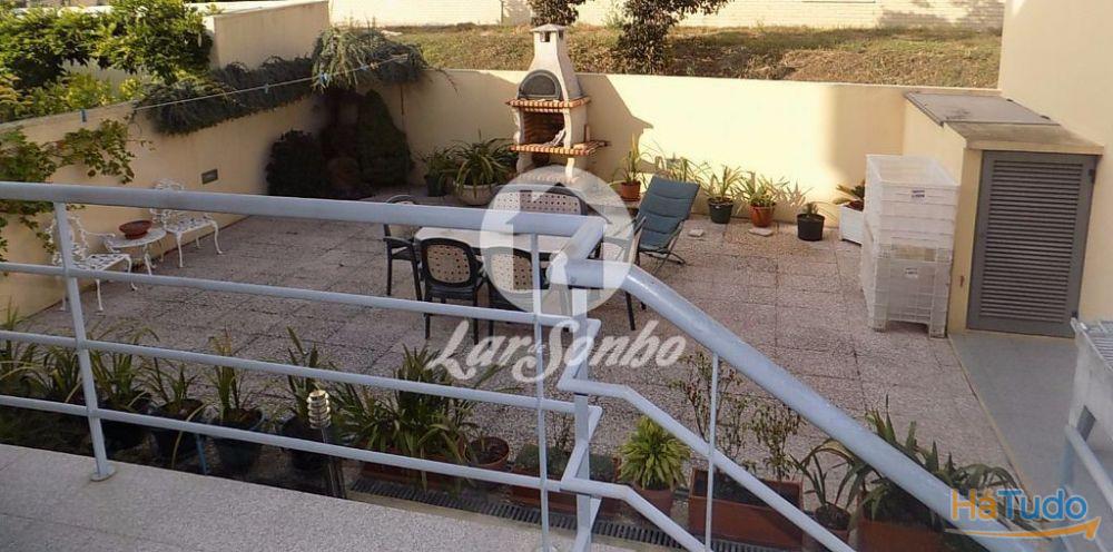 Moradia M4 c/ garagem fechada a 5 minutos do centro Moradia M4 c/ garagem fechada a 5 minutos do centro