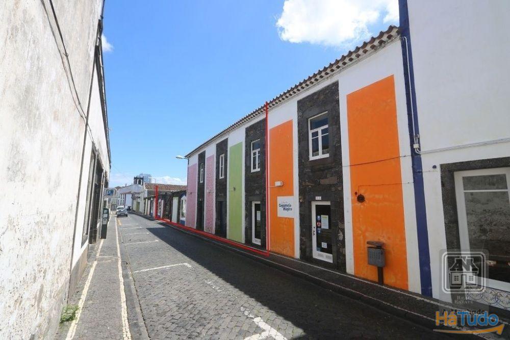 VENDA de AMPLO EDIFÍCIO/PRÉDIO [Ref. 2617] Centro Histórico de Ponta Delgada (São José), Ilha São Miguel, Açores