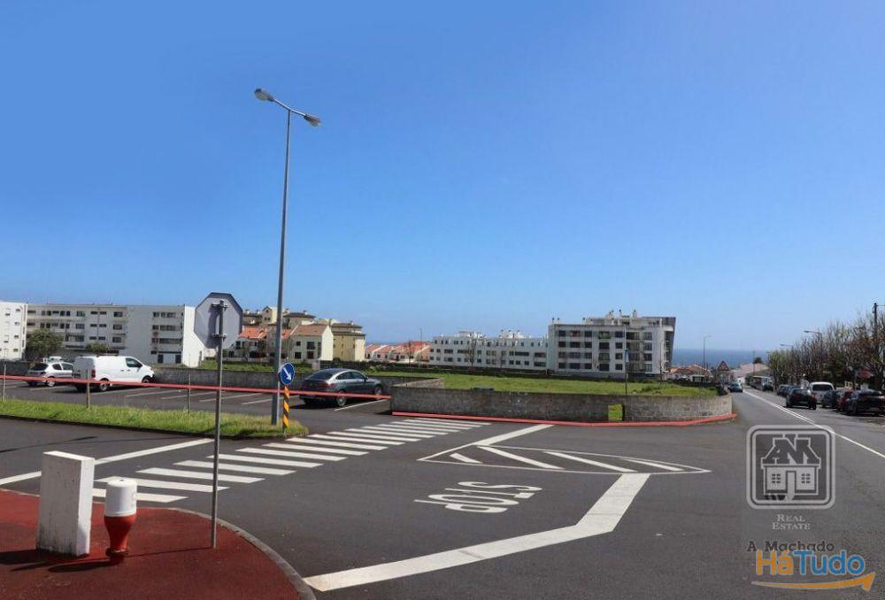 VENDA de TERRENO/LOTE para construção de EDIFÍCIO [Ref. 2915001] São José, Ponta Delgada, São Miguel, Açores