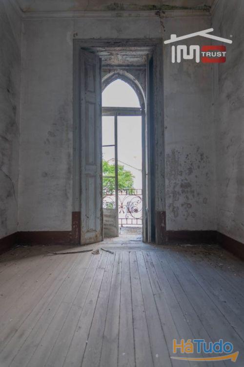 Edifício para restauro em frente á estação de Fátima Edifício para restauro em frente á estação de Fátima