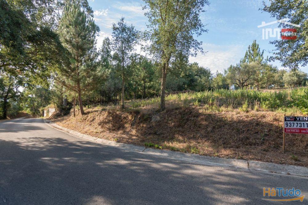 Dois lotes Maravilhosos com uma moradia aprovada, em local soberbo. Dois lotes Maravilhosos com uma moradia aprovada, em local soberbo.