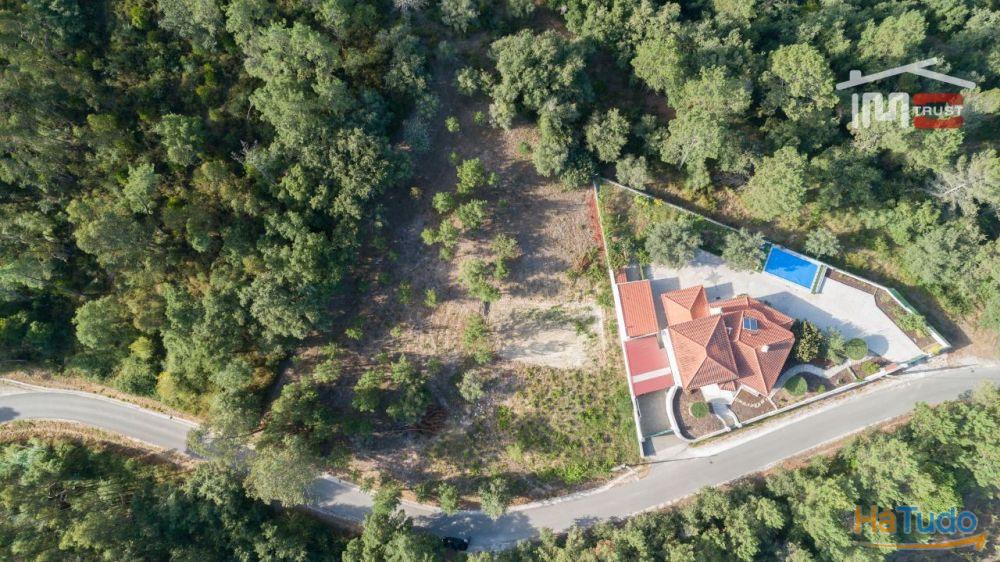 Dois lotes Maravilhosos com uma moradia aprovada, em local soberbo. Dois lotes Maravilhosos com uma moradia aprovada, em local soberbo.