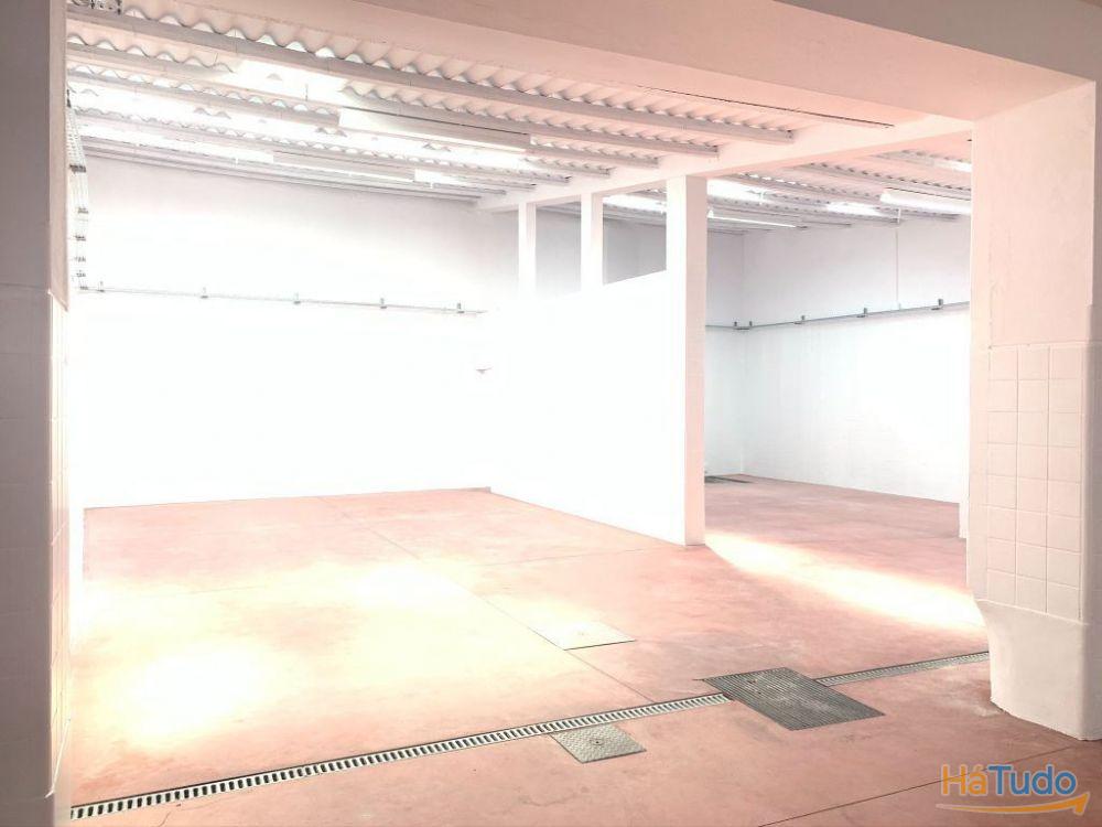 Garagem com excelente localização Garagem com excelente localização