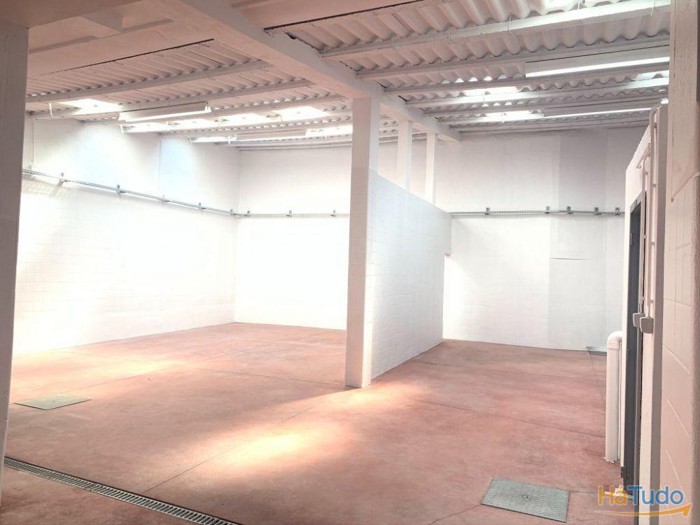 Garagem com excelente localização Garagem com excelente localização