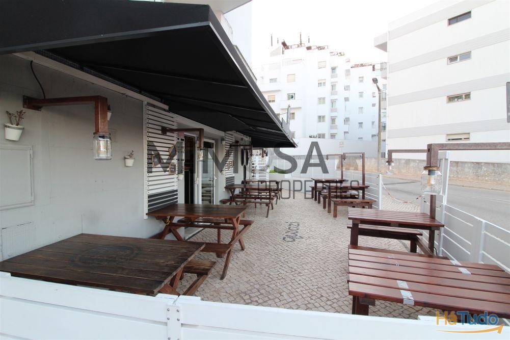 Loja com 2 licenças e grande potencial em zona movimentada Loja com 2 licenças e grande potencial em zona movimentada