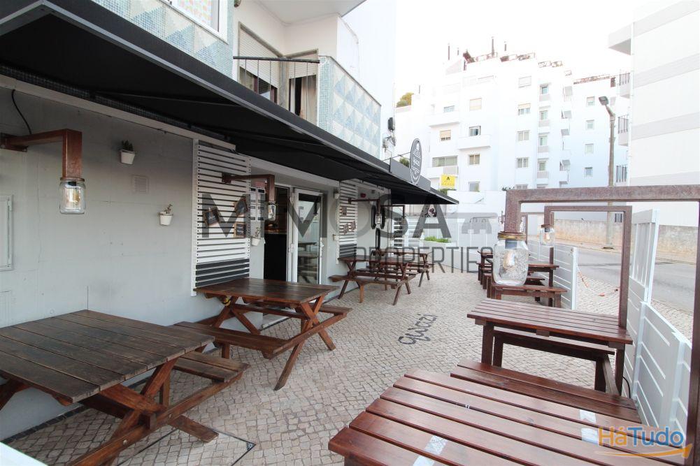 Loja com 2 licenças e grande potencial em zona movimentada Loja com 2 licenças e grande potencial em zona movimentada