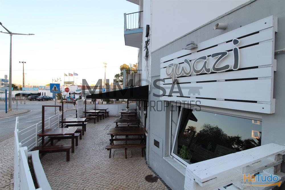 Loja com 2 licenças e grande potencial em zona movimentada Loja com 2 licenças e grande potencial em zona movimentada