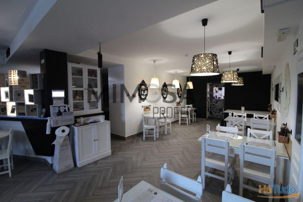 Loja com 2 licenças e grande potencial em zona movimentada Loja com 2 licenças e grande potencial em zona movimentada