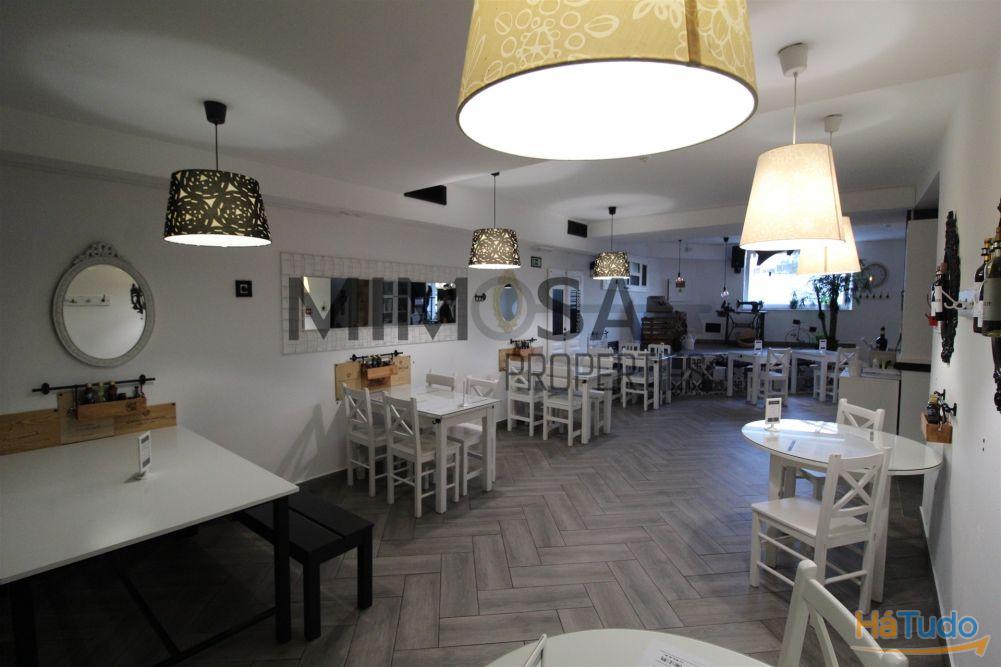 Loja com 2 licenças e grande potencial em zona movimentada Loja com 2 licenças e grande potencial em zona movimentada