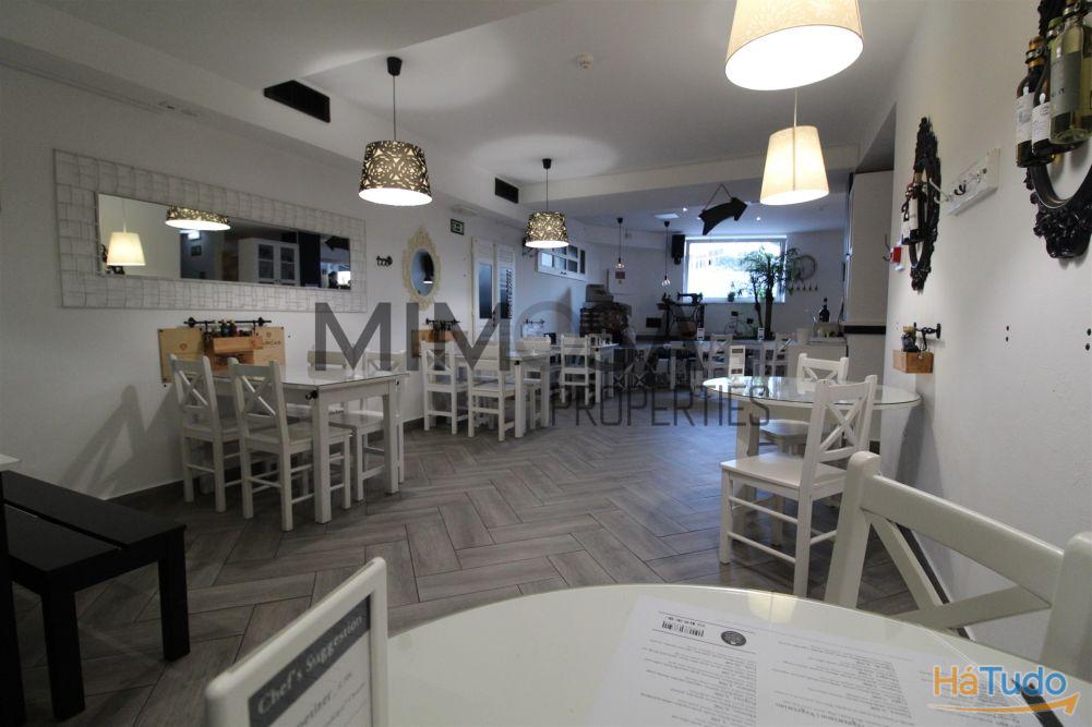 Loja com 2 licenças e grande potencial em zona movimentada Loja com 2 licenças e grande potencial em zona movimentada