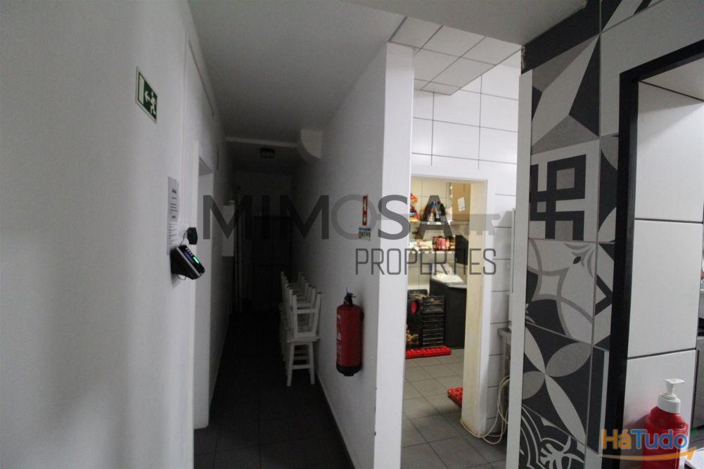 Loja com 2 licenças e grande potencial em zona movimentada Loja com 2 licenças e grande potencial em zona movimentada