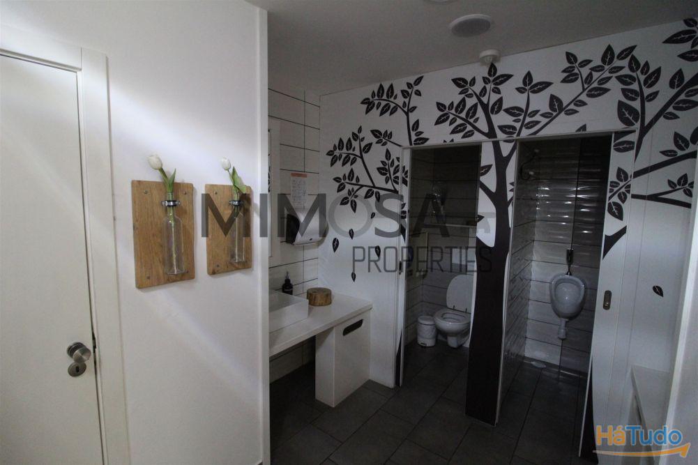 Loja com 2 licenças e grande potencial em zona movimentada Loja com 2 licenças e grande potencial em zona movimentada