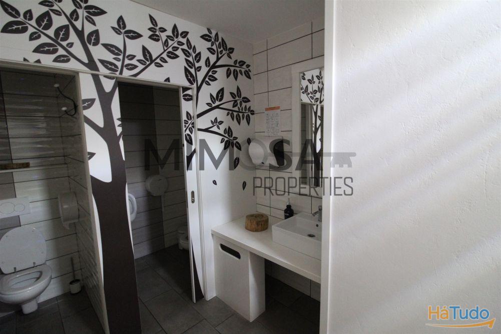 Loja com 2 licenças e grande potencial em zona movimentada Loja com 2 licenças e grande potencial em zona movimentada