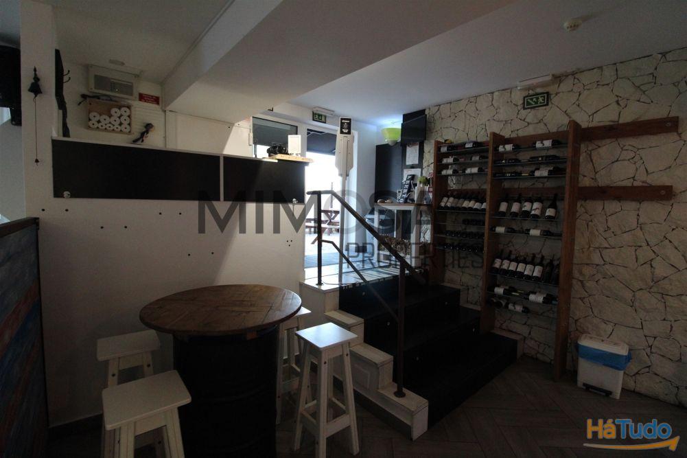 Loja com 2 licenças e grande potencial em zona movimentada Loja com 2 licenças e grande potencial em zona movimentada