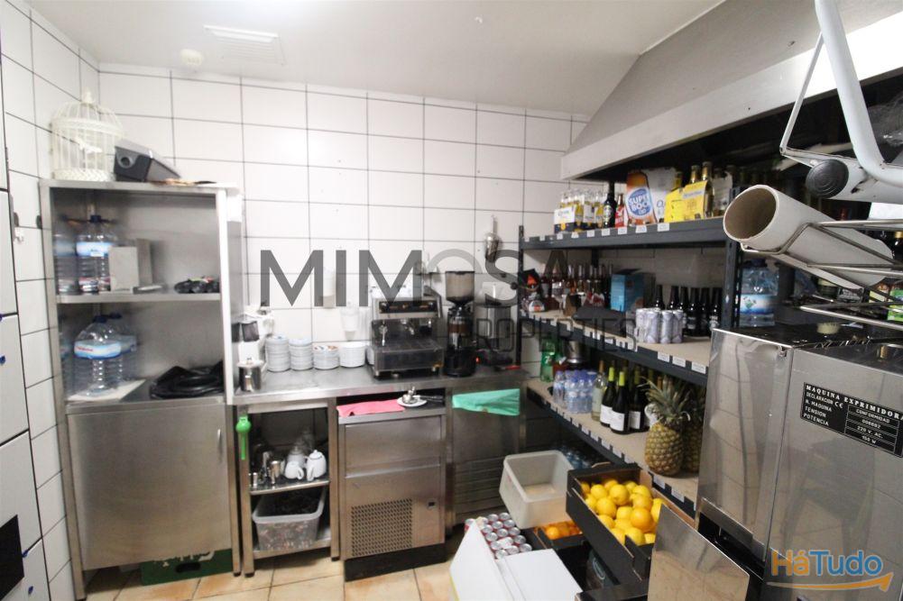 Loja com 2 licenças e grande potencial em zona movimentada Loja com 2 licenças e grande potencial em zona movimentada