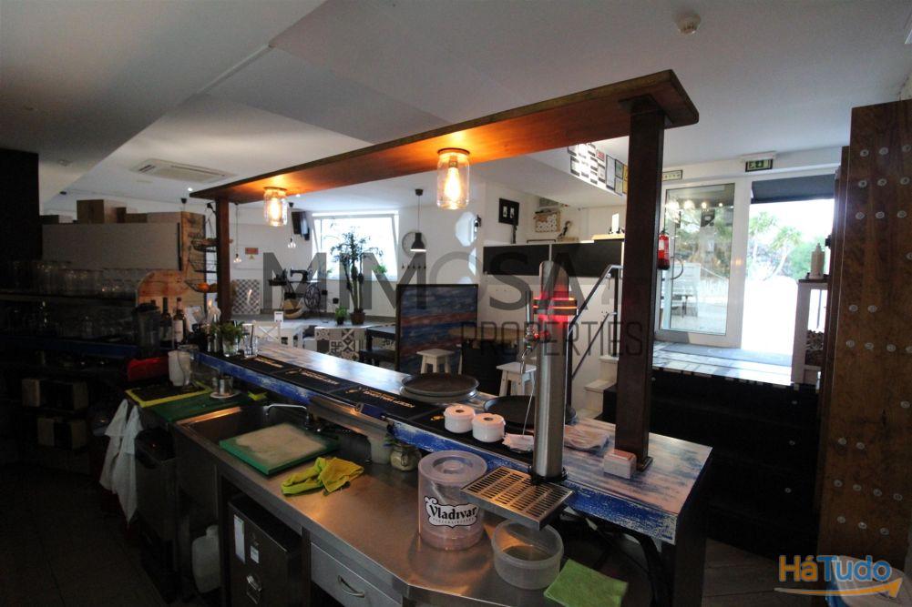 Loja com 2 licenças e grande potencial em zona movimentada Loja com 2 licenças e grande potencial em zona movimentada