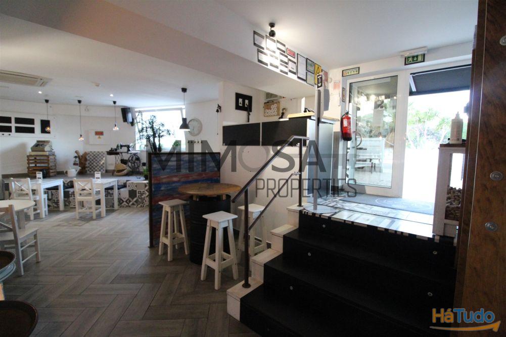 Loja com 2 licenças e grande potencial em zona movimentada Loja com 2 licenças e grande potencial em zona movimentada