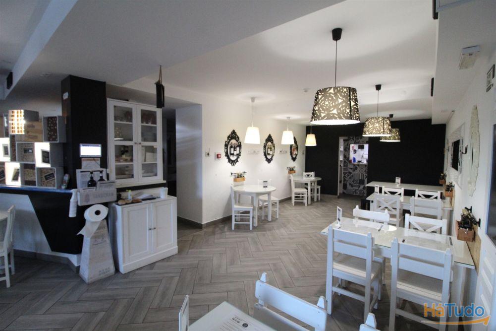 Loja com 2 licenças e grande potencial em zona movimentada Loja com 2 licenças e grande potencial em zona movimentada