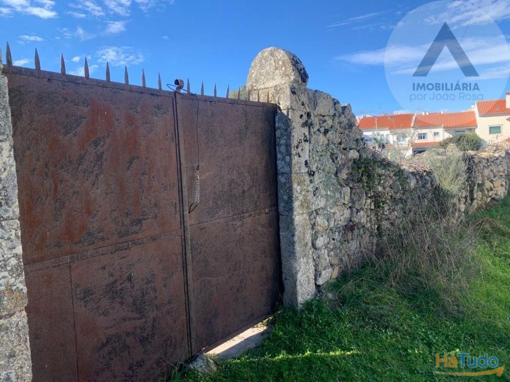 Terreno em Alcains com grandes �reas