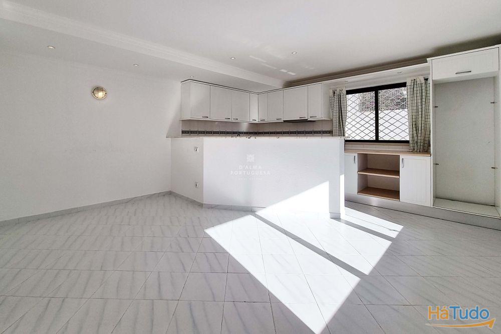 Loja  convertida em apartamento com 1 quarto para venda na baixa de Albufeira